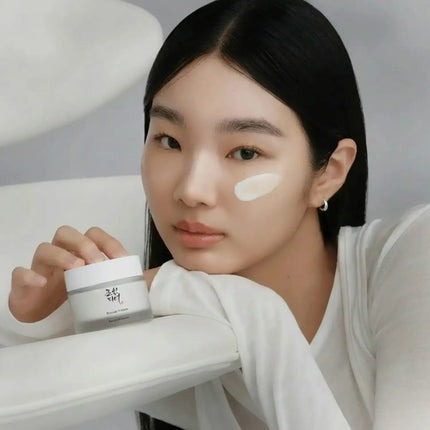 Beauty of Joseon Dynasty Cream aangebracht op de huid